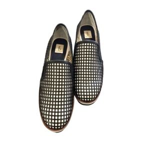 ELLEN DEGENERES SIZE 8.5” wedge Black and White shoes Preowned EUC career work